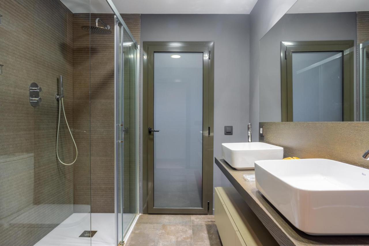 Sunny Beachside Haven 2 Bd In The Marina District Apartment Barcelona