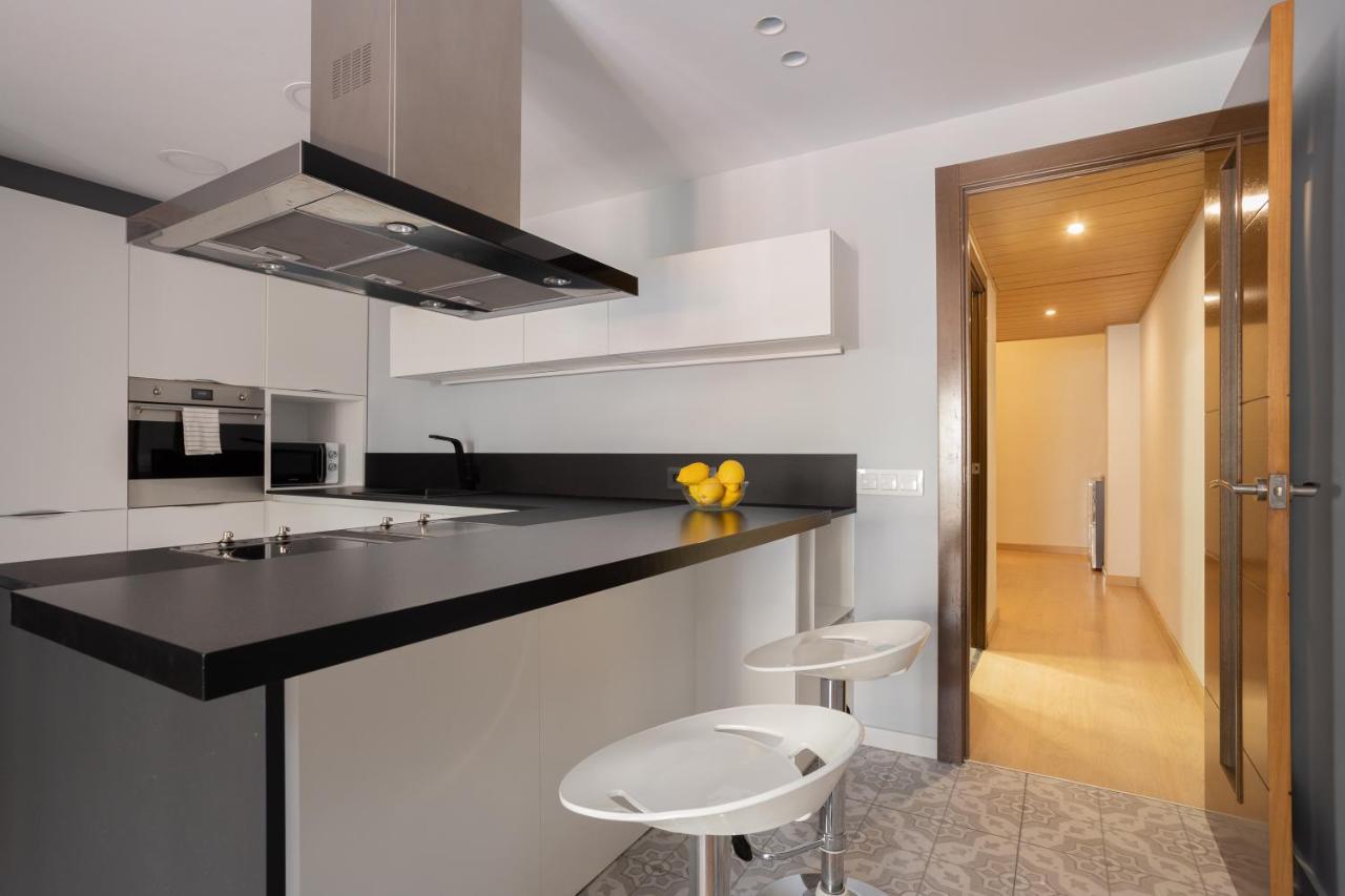 Sunny Beachside Haven 2 Bd In The Marina District Apartment Barcelona